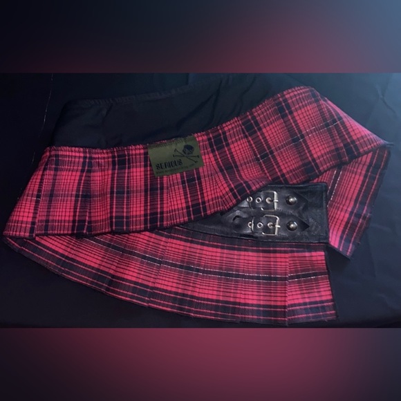 Sexy Micro Red & Black ❤️🖤 Plaid Pleated Skirt Vintage “Rare” Size Small - Picture 5 of 6